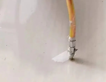 西丰瓷砖空鼓维修公司专业解答在瓷砖铺贴过程中，如果使用的砂料过粗（如全部使用了粗砂），可能会导致以下问题