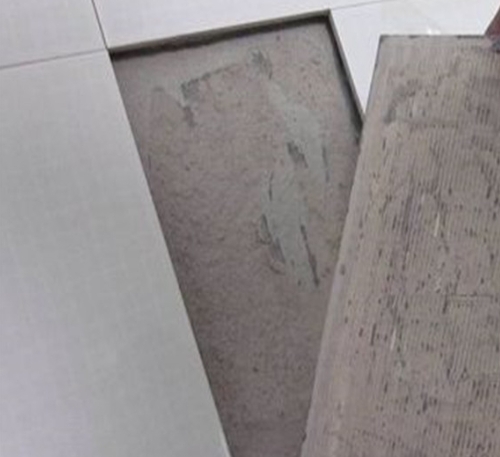 西丰瓷砖空鼓维修公司分享瓷砖铺贴时如果打浆（即涂抹在瓷砖背面和基层上的砂浆或瓷砖胶）过少，会带来以下问题